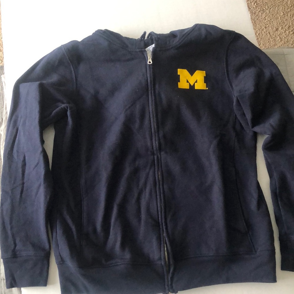 UofM zip up hoodie!